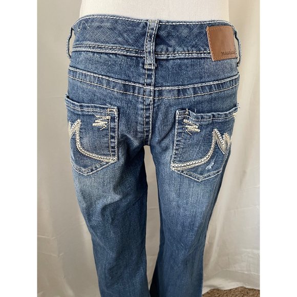 Maurices Medium Wash Mid-Rise Curvy Boot Cut Fit Jeans - Picture 7 of 12